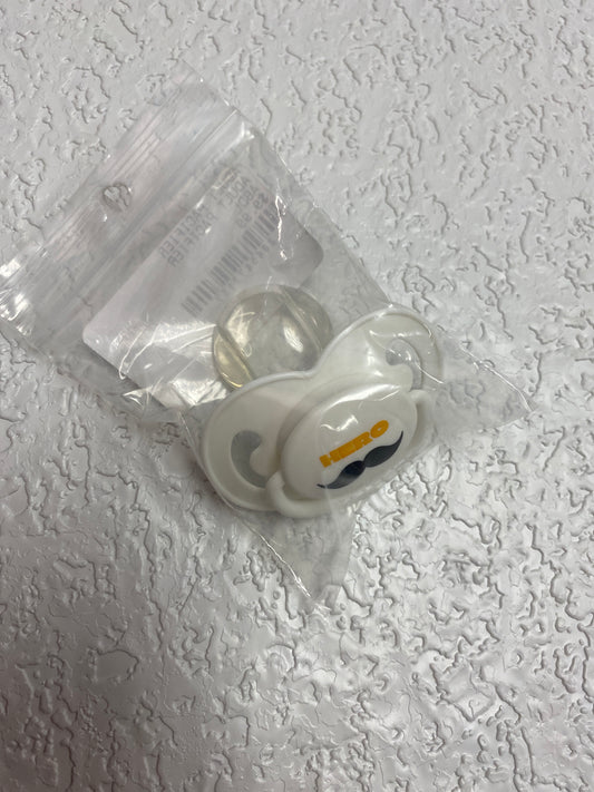 HERO STACH WHITE ADULT PACIFIER