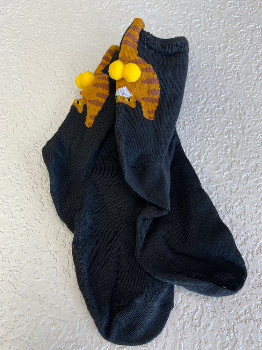ORANGE CAT BLACK SOCKS