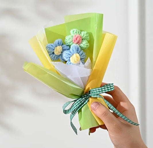 CHARMING MINI KNITTED FLOWER BOUQUET