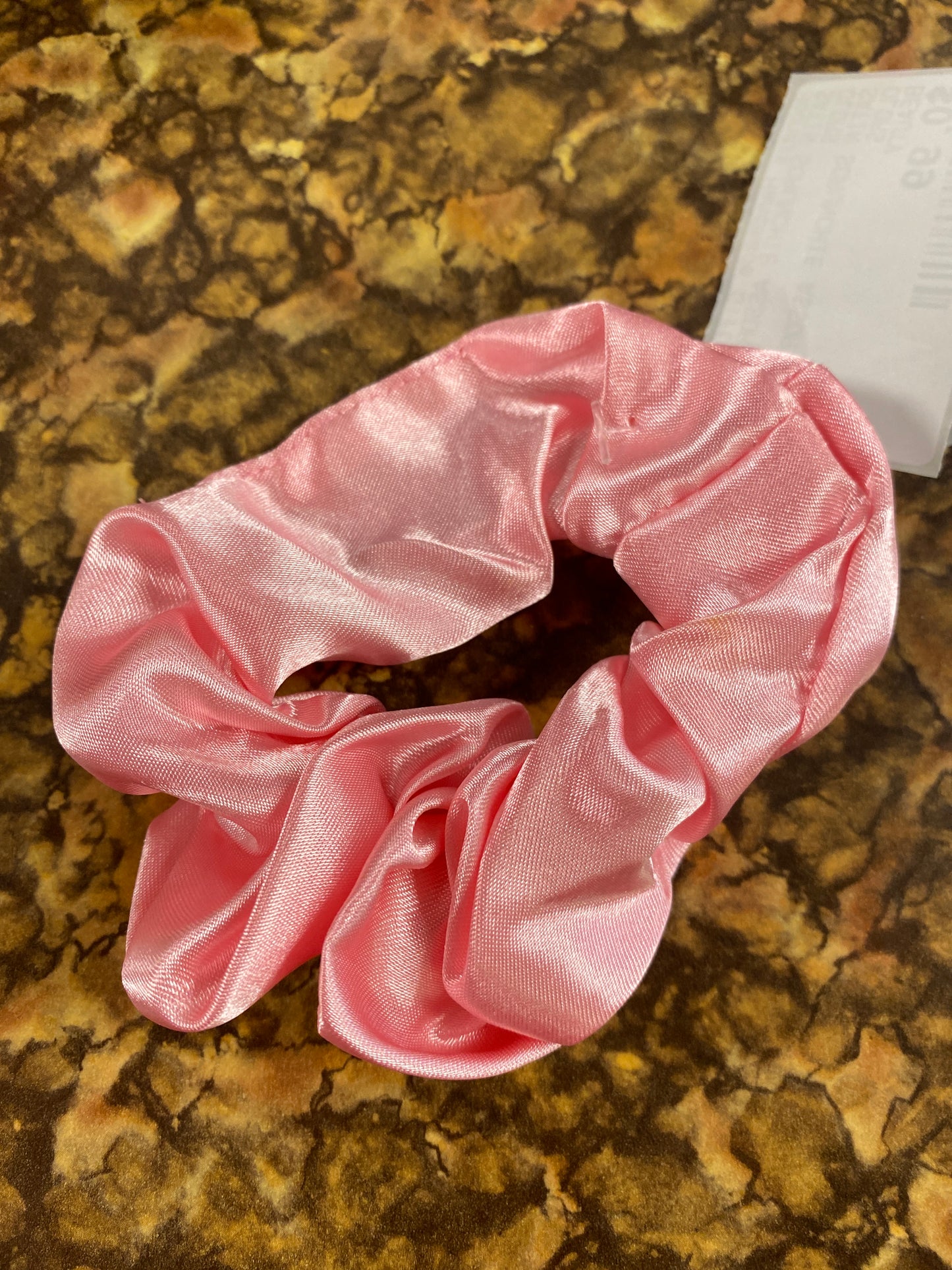 SATIN SCRUNCHIE LIGHT PINK