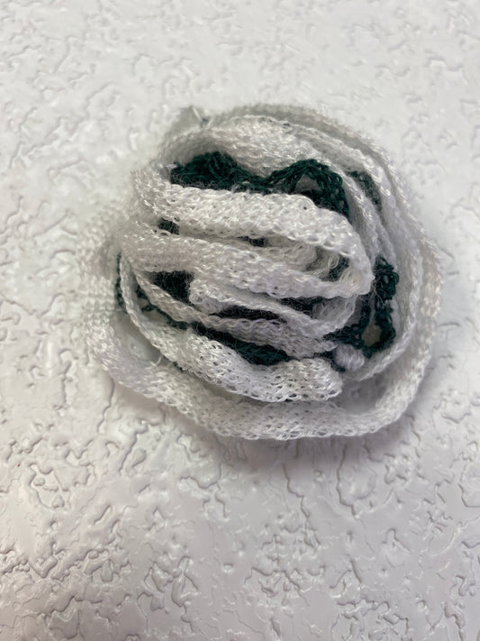 GREEN WHITE FLOWER CLIP