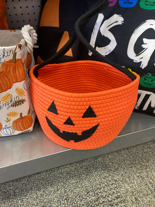 HALLOWEEN PUMPKIN BASKET