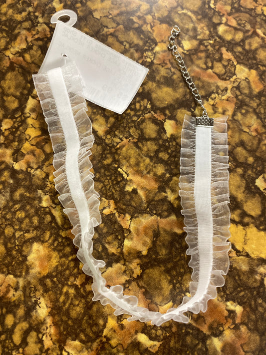 WHITE VELVET RUFFLES CHOKER