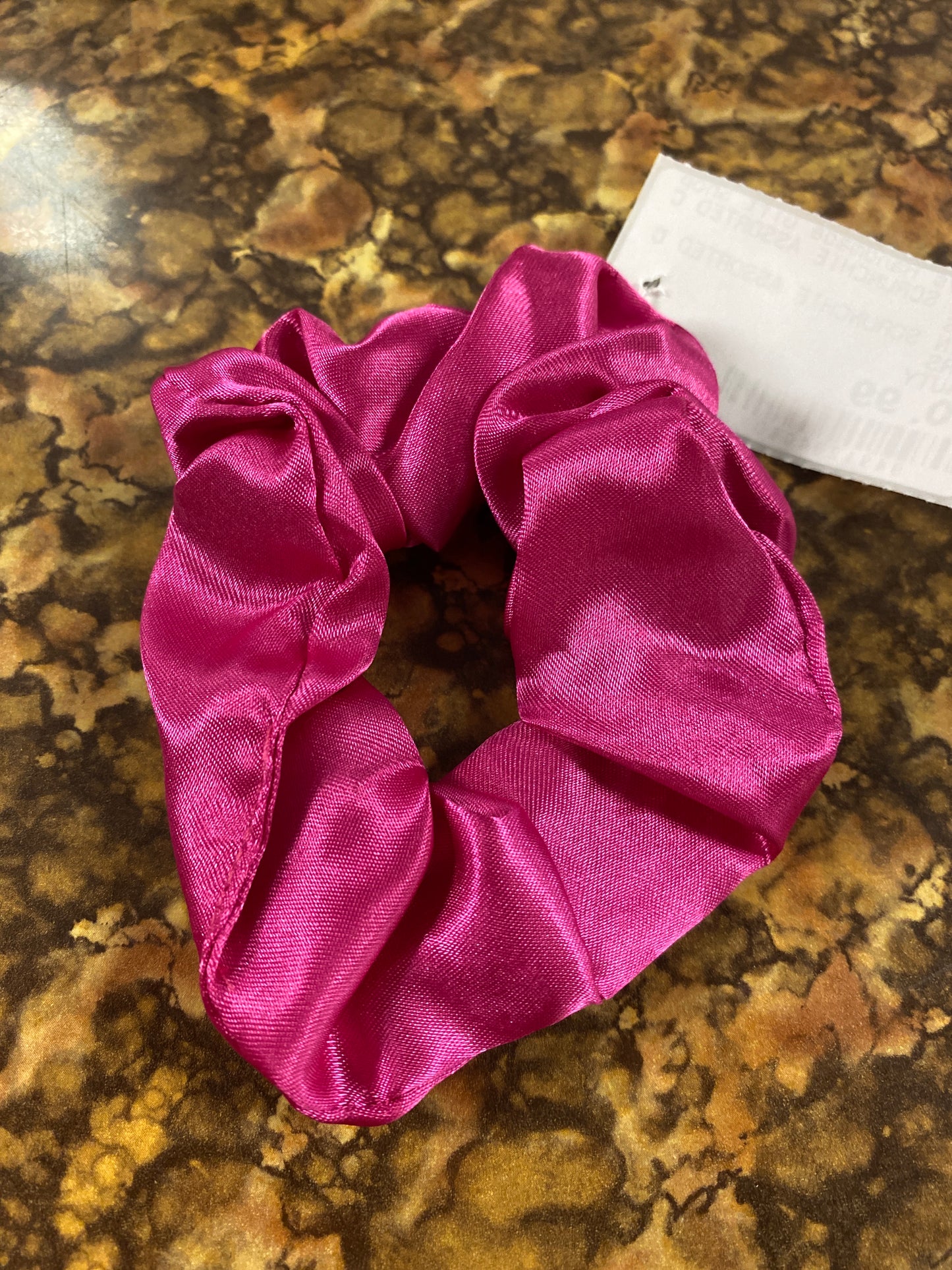 SATIN SCRUNCHIE DARK PINK