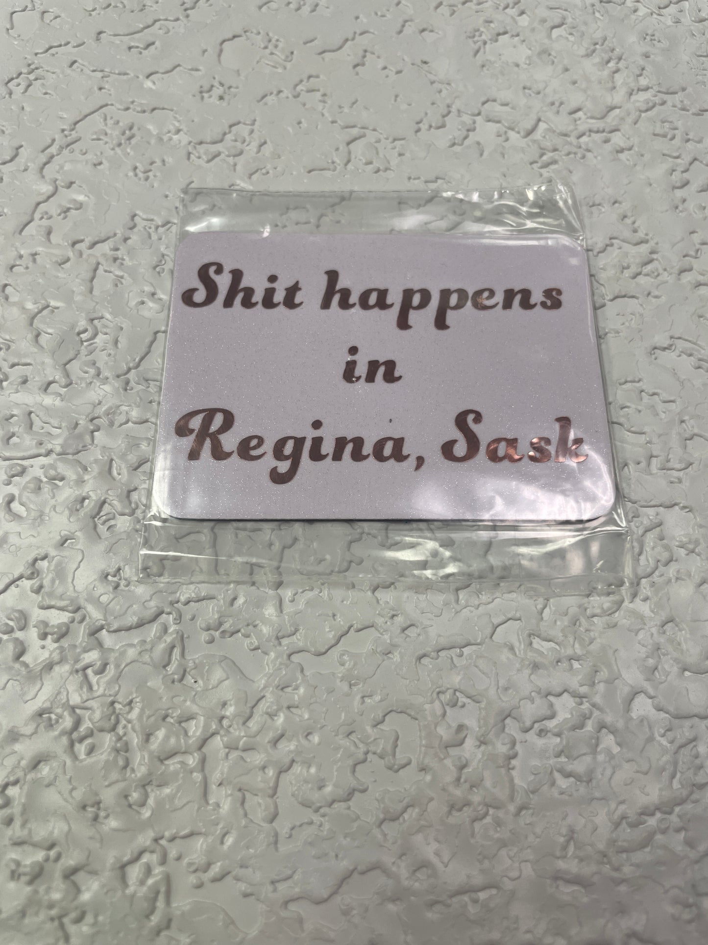 MAGNET SHIT HAPPENS REGINA ROSE GOLD