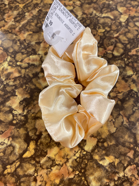 SATIN SCRUNCHIE PEACHES & CREAM