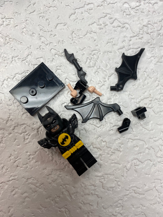 BAT MAN MINI FIGURE