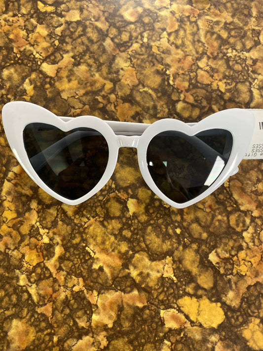WHITE HEART GLASSES