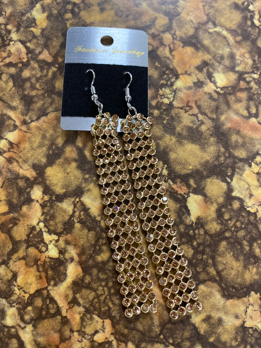 GOLD DANGLING EARRINGS