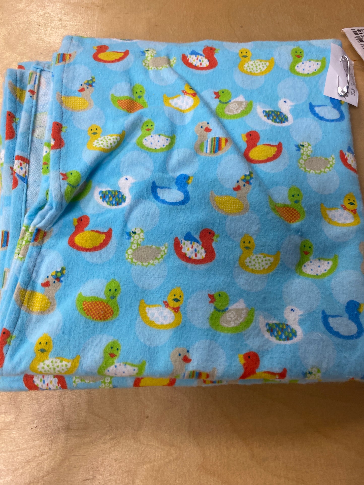 DUCKS RECIVING BLANKET