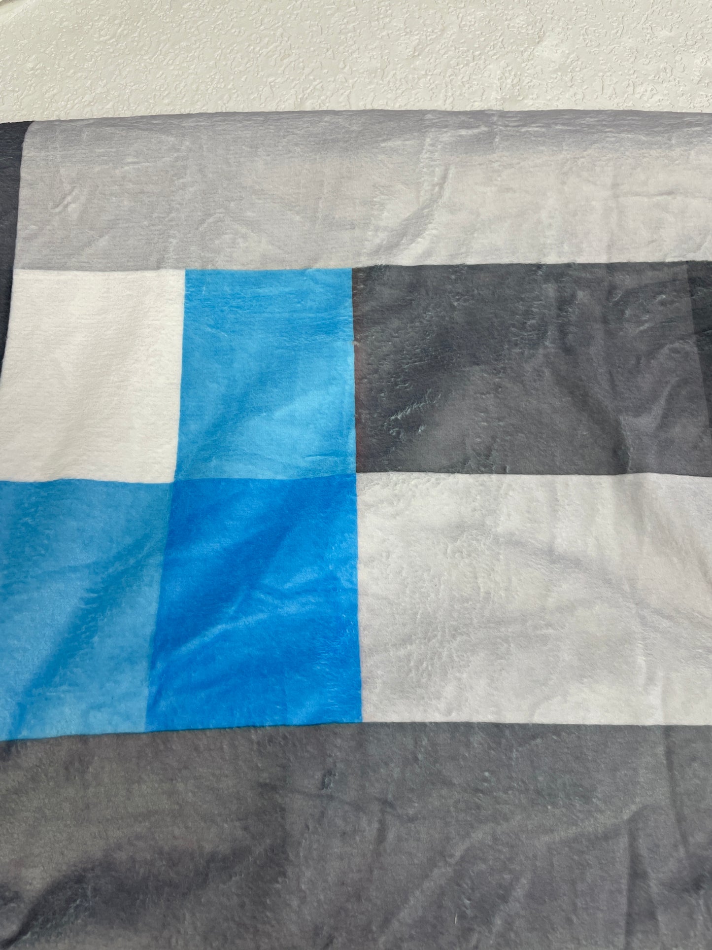 DIAMOND MINE BLANKET 59X78 INCHES