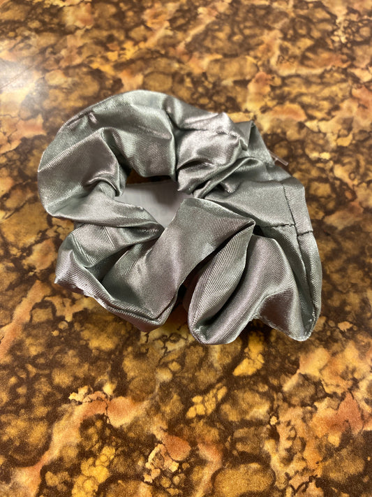 SATIN SCRUNCHIE SILVER