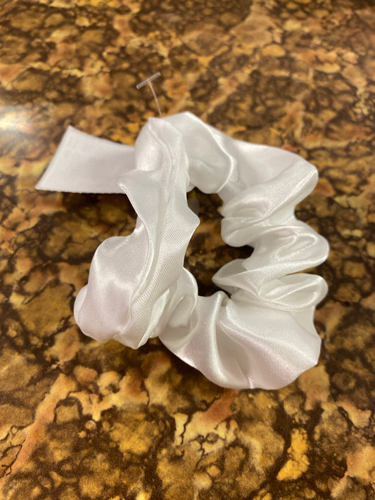 SATIN SCRUNCHIE WHITE