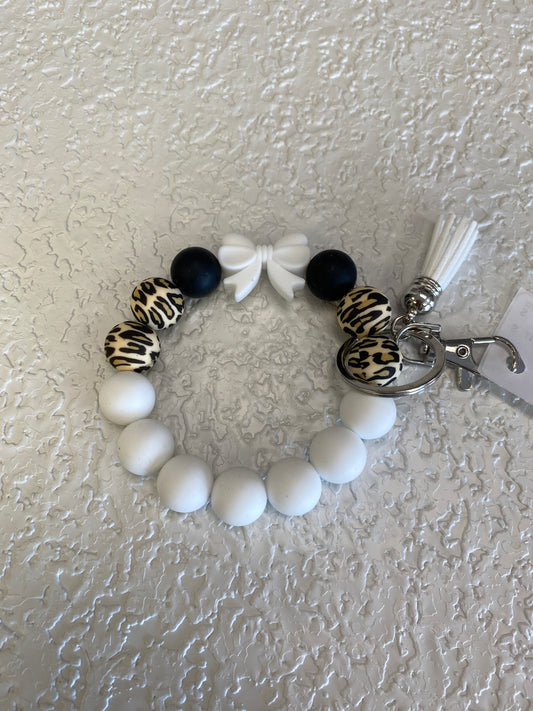 WHITE CHIC LEOPARD PRINT SILICONE BEAD WRISTLET