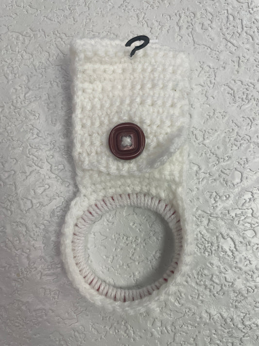 TEATOWEL HOLDER WHITE WITH BROWN BUTTON