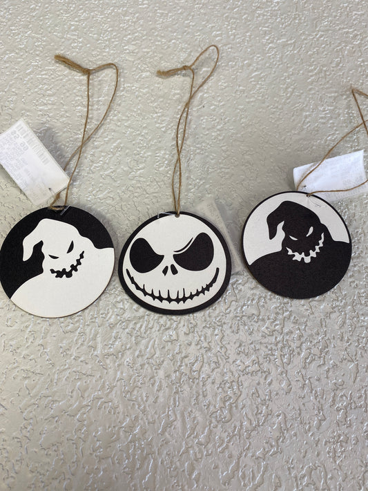THE NIGHTMARE BEFORE CHRISTMAS WOOD ORN
