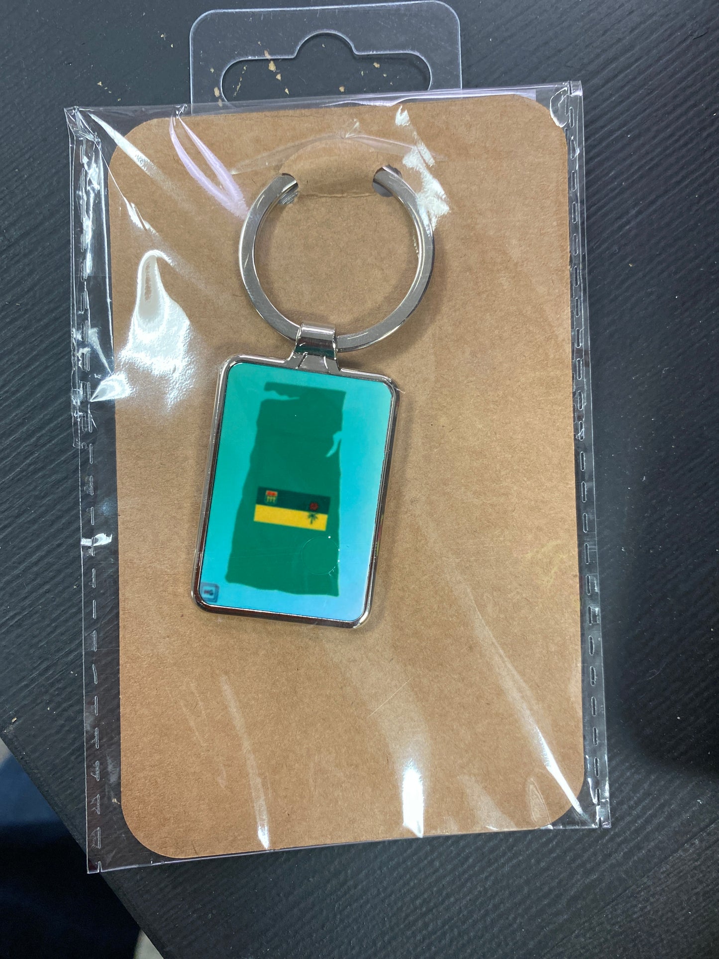 SASK OUTLINE WITH FLAG KEYCHAIN