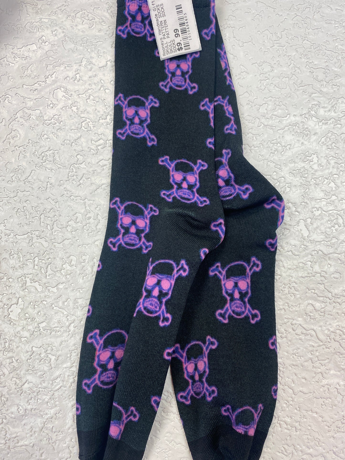 SKULL PATTERN SOCKS