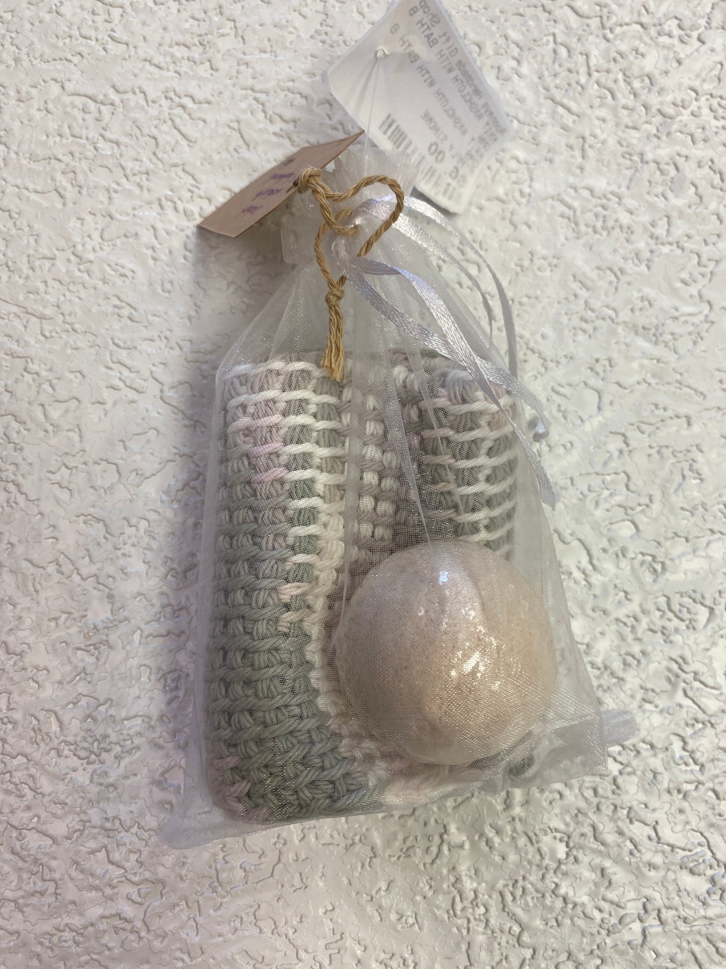 KNIT WASHCLOTH WITH BATH BOMB