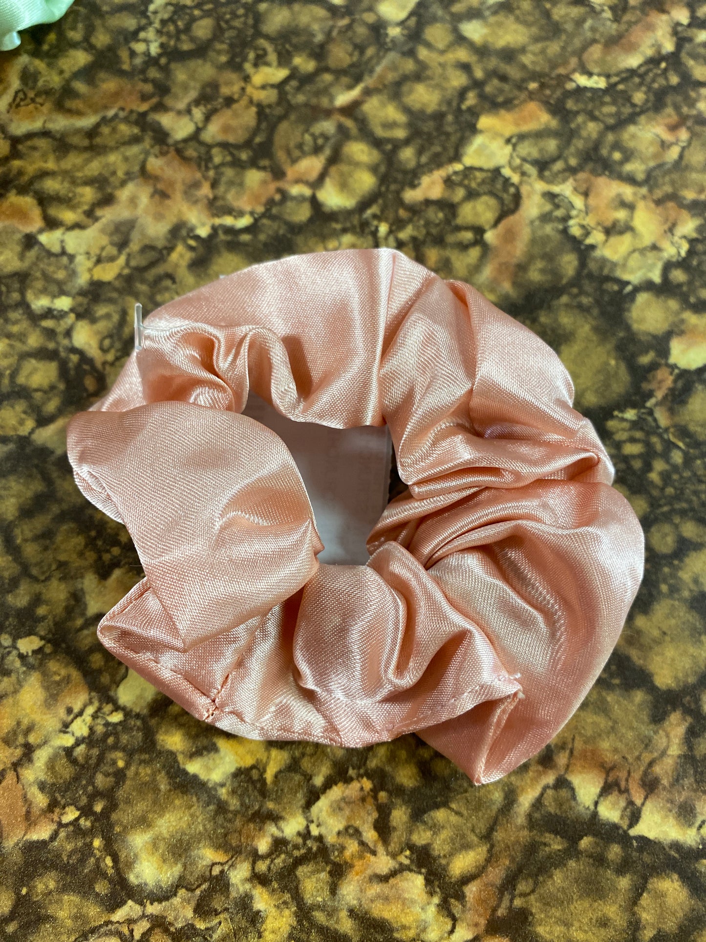SATIN SCRUNCHIE PINK PEACH