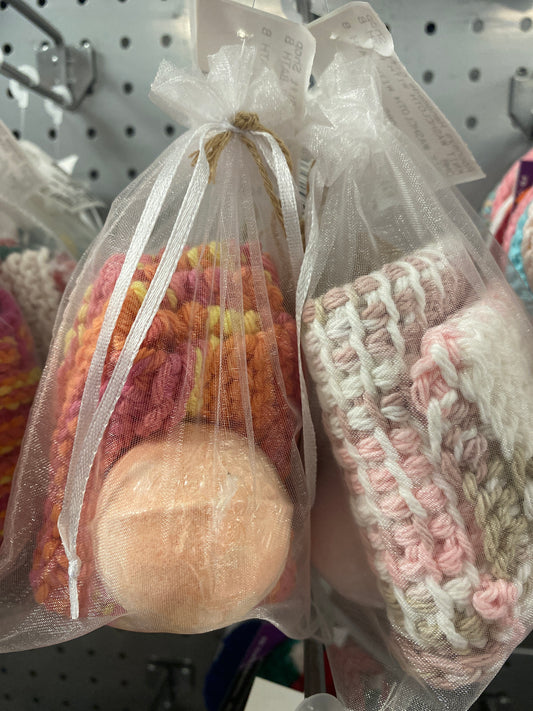 KNIT WASHCLOTH WITH BATH BOMB