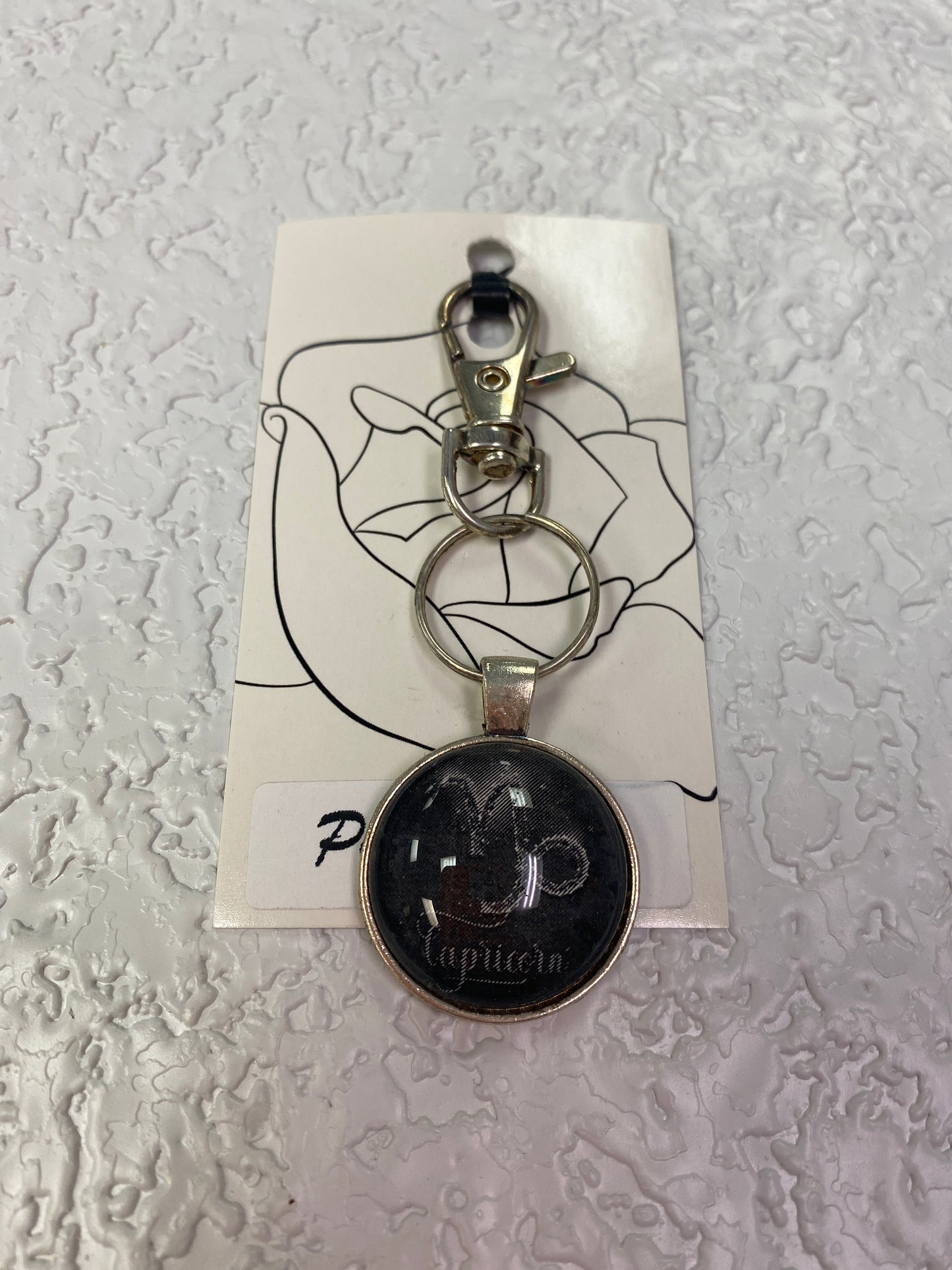 GREY CAP SILVER KEYCHAIN