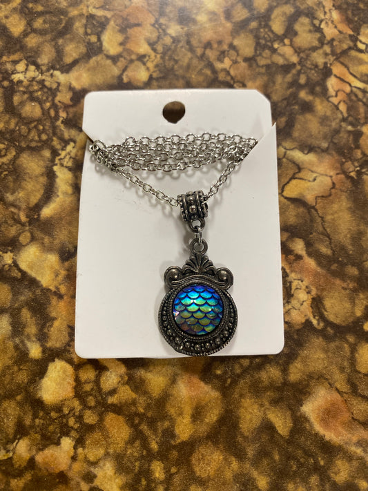 MERMAID SCALE NECKLACE DARK BLUE