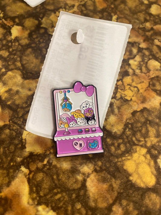 HELLO KITTY CLAW MACHINE PIN