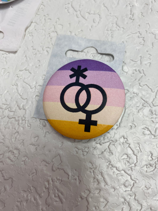 TRIXIC/TORIC PRIDE BUTTON