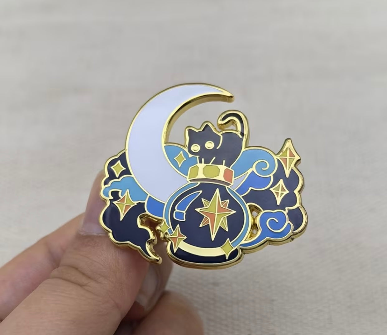 MOON KITTY PIN